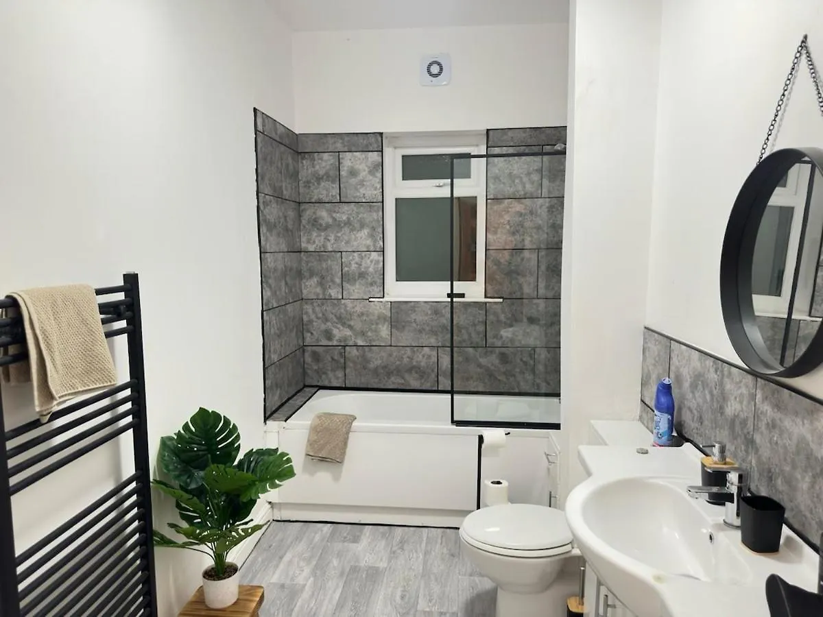 3 Bd Luxury Stay For Contractors & Families ニューカッスル・アポン・タイン 別荘