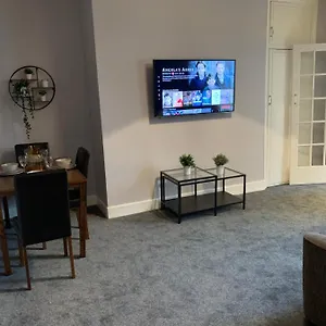  Apartment Heaton-beautiful 3 Double Bedrooms Sleeps 6 Free Parking And Wifi